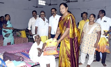 நாமக்கல்லில் திமுக துணைப் பொதுச் செயலாளர் கனிமொழி எம்.பி., பிறந்த நாள் ...