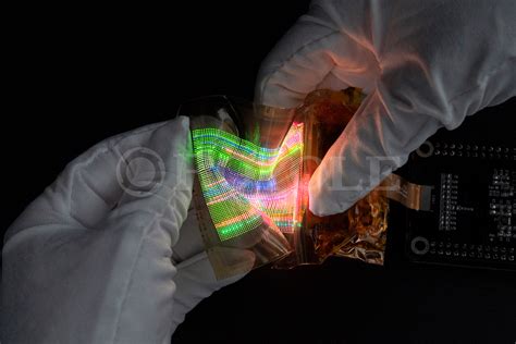 首个Micro-LED弹力柔性屏技术发布，全球显示又一里程碑？-电子工程专辑