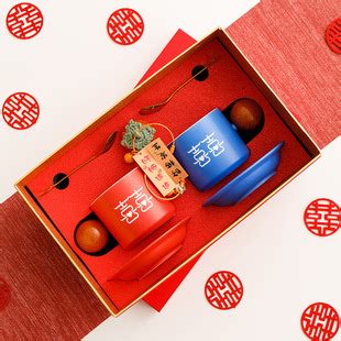 订婚酒送什么礼物最新素材