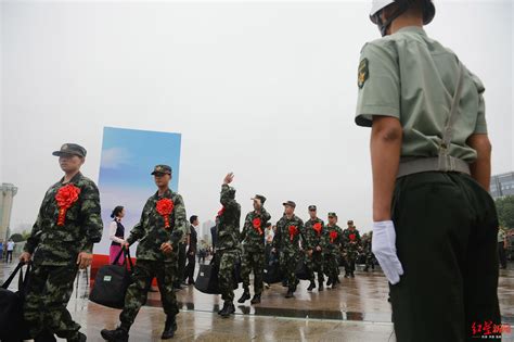 当兵去送什么礼物最新素材