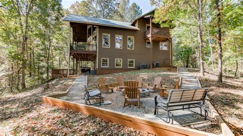 Couples' Romantic Adventures Include A Cabin In Helen GA