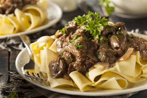 Easy Slow Cooker Beef Stroganoff Recipe | The Leaf
