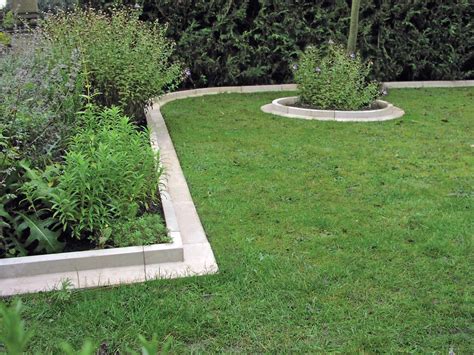 Arcadian Straight Lawn Edging | Haddonstone