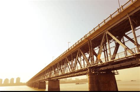 【携程攻略】杭州钱塘江大桥景点,从西湖一路向西南方向，直到钱塘江边，就看到了中国人自己修建的钱塘…