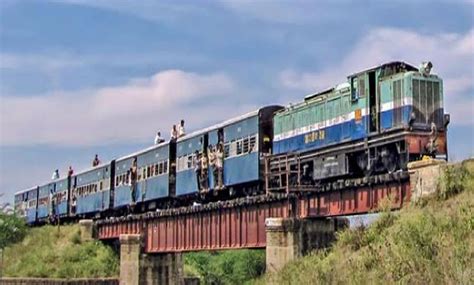 Shakuntala Railways Line: भारत की इस रेलवे ट्रैक पर आज भी है ब्रिटेन का ...
