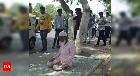 Clear plots earmarked for mosques of squatters, Waqf board tells govt ...