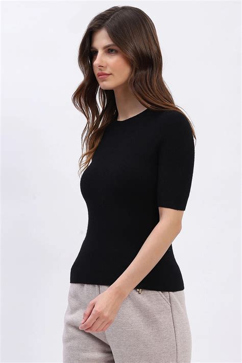 Everyday Essential Slim Top by Global Republic in