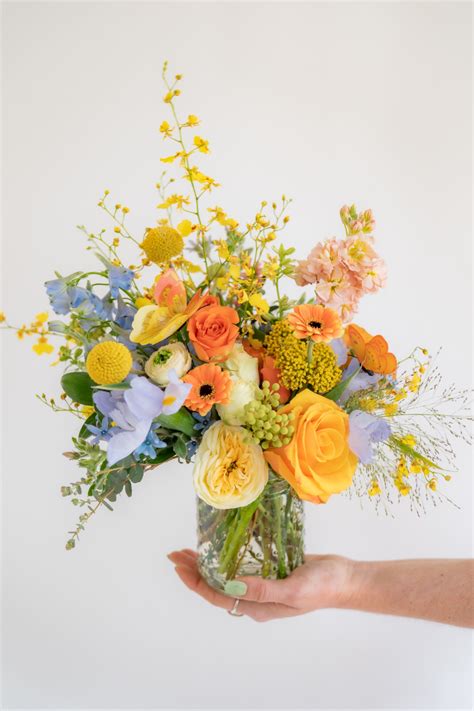 Yellow flower arrangements – Artofit