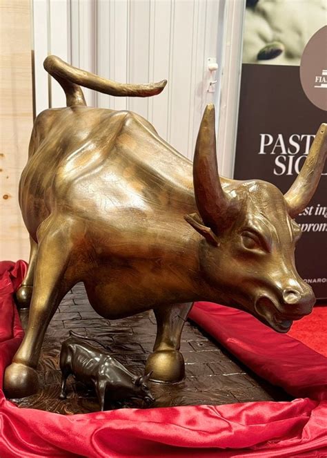 Fiasconaro realizza il Toro di Wall Street di cioccolato