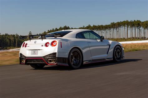 2014 Geneva Motor Show: Nissan GT-R Nismo