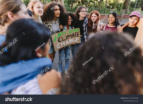 Every Type of People Standing Together 的图像结果