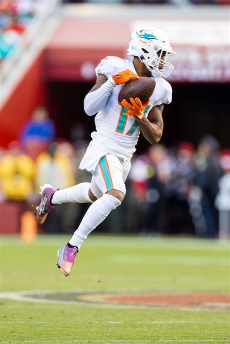 Dolphins’ Jaylen Waddle reaches receiving milestone - al.com