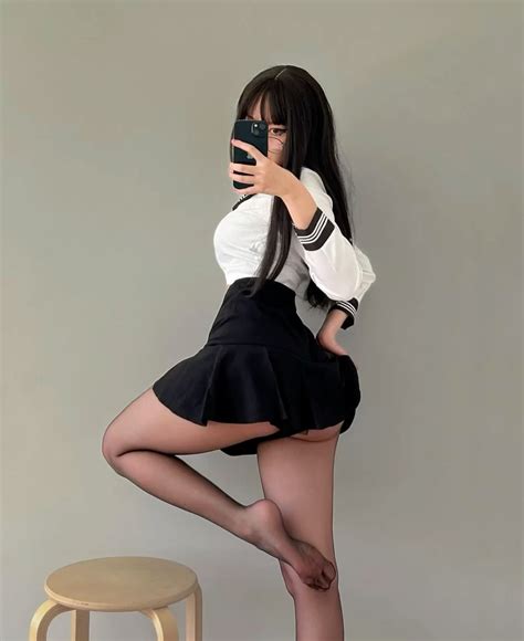 Inst: cyberkitty_____ в 2025 г | Сексуальные ножки, Свэг стиль, Стройная девушка