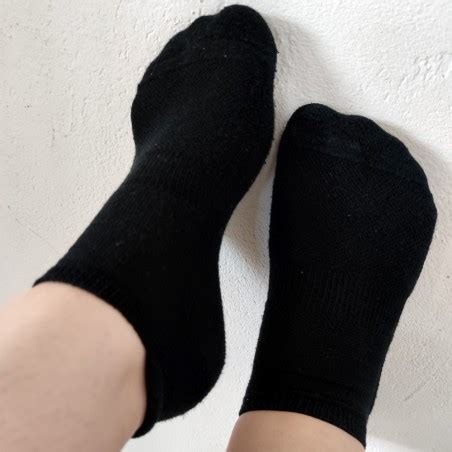 Schwarze Sneakersöckchen