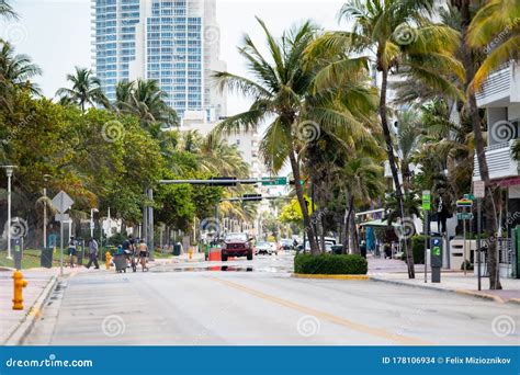 Ocean Drive De Miami Beach Dévastée Pendant La Serrure Obligatoire De L ...