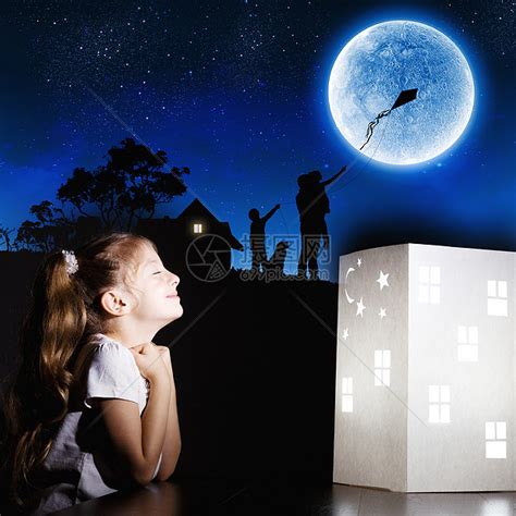 晚上梦可爱的小女孩看着房子的模型梦想高清图片下载-正版图片300292619-摄图网