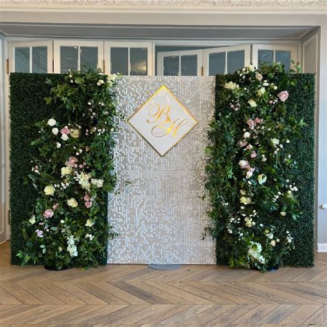 Аренда фотозоны на свадьбу в СПб с доставкой и установкой - DioDecor