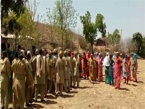 Fencing issue heats up in Kevadia: Women - clash between police