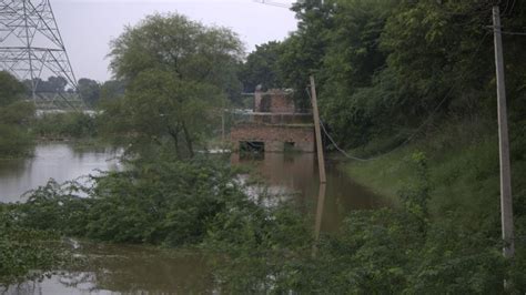 Due to flood in river Ganga, farms and houses got submerged