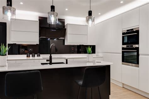 Contemporary Kitchen Design with Contrasting White and Black Finishes