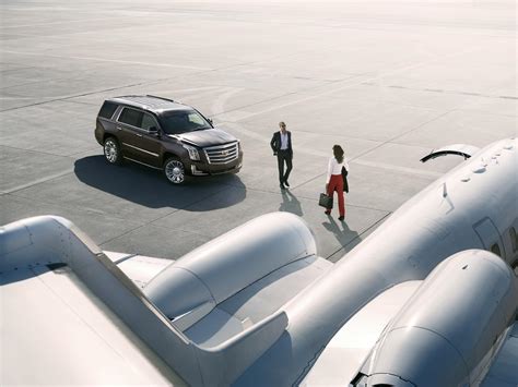 2018 Cadillac Escalade Takes On The 2018 Lincoln Navigator With $5,000 Discount - autoevolution