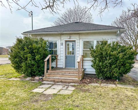 12 College Street, Quinte West, ON K8V 1P7