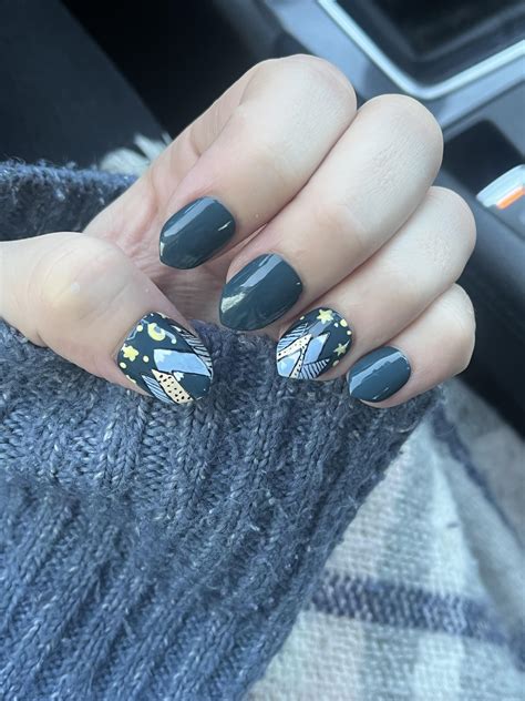 Mountain Peak Nails