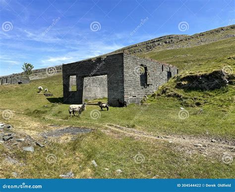 Derelict Farm Buildings, High on the Hills Near, Ingleton, UK Stock Photo - Image of mountain ...