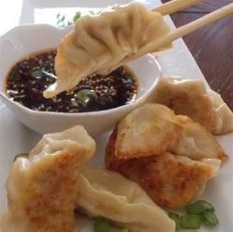Pan Fried Chicken Dumplings 鍋貼 (8 pcs) – General Thai Chinese