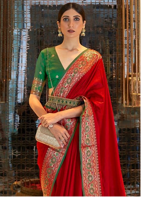 लाल रेशम की साड़ियों के संग बला के खूबसूरत लगेंगे ये ब्लाउज़ - DusBus