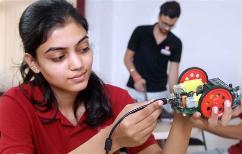 Top 10 Careers After Electronics & Communication Engineering In India ...