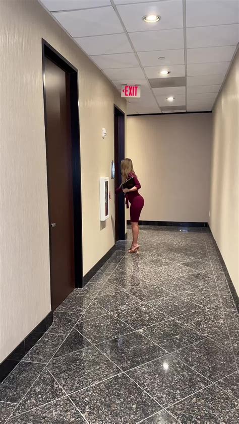 Marie Dee (@mariedee.co) - Urlebird