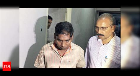 I-T inspector caught accepting bribe of Rs 75,000 in Vapi | Surat News ...