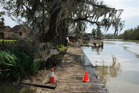Bayou Corne Sinkhole Without Water New Bubbling Site Spotted Near