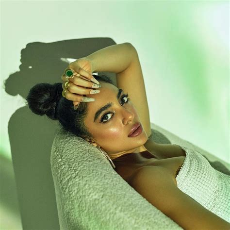 How-To Guide: Beauty and Fashion Style Guides | Vogue India