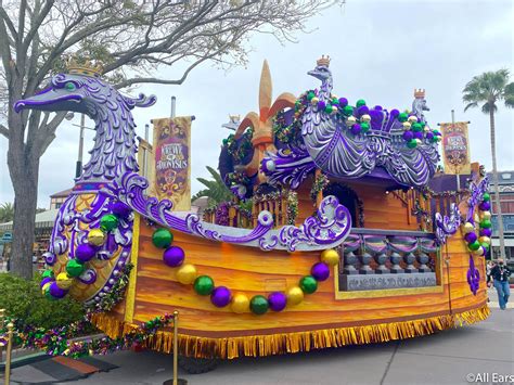PHOTOS: All The Floats and Characters at Mardi Gras in Universal ...