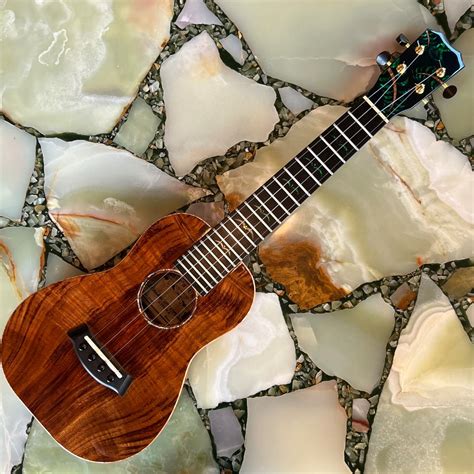 新品 調整後発送 Kanile'a コンサートウクレレ CUSTOM C コアインレイ | UKULELE DARUMA