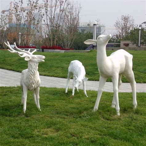 玻璃钢仿铜鹿雕塑美化深圳景区环境-方圳雕塑厂