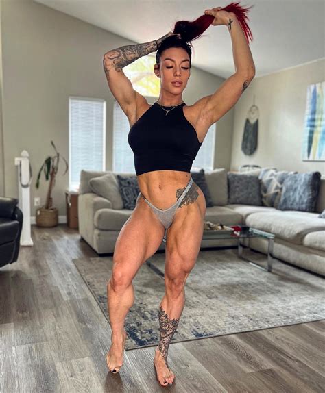 Paryss Bryanne : r/musclegirlsflexing