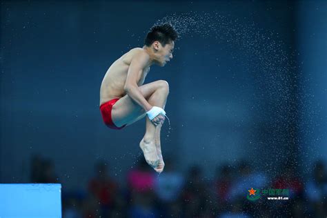 跳水比赛收官赛 10米跳台一决高下 - 中国军网