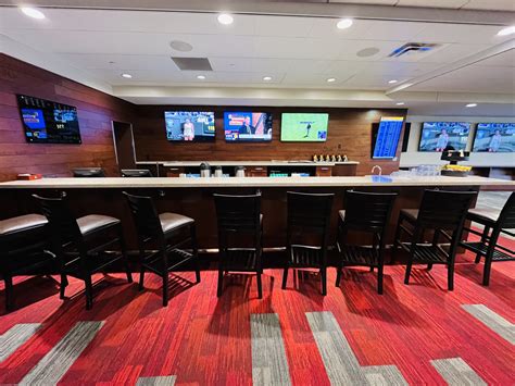 Review: PGA Lounge at Minneapolis–Saint Paul International Airport (MSP ...