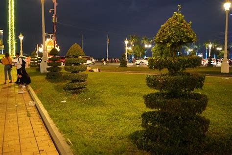 Wat Botum Park (Phnom Penh) - 2021 What to Know Before You Go (with ...