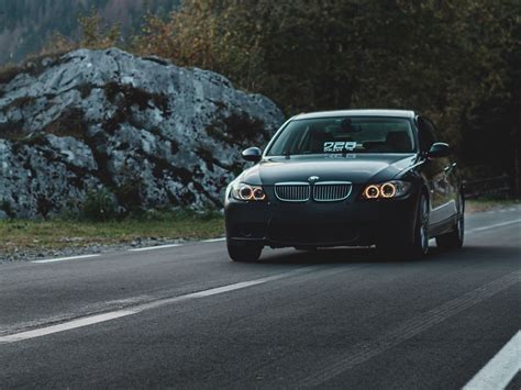 Download wallpaper 1400x1050 bmw, car, front view, road, marking ...