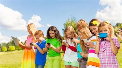 Australia Passes Landmark Law Banning Social Media for Under-16s - Get ...