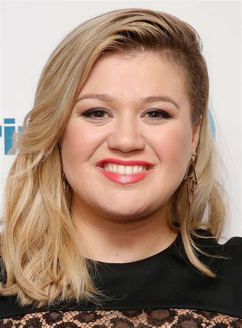 Kelly Clarkson Haircuts Styles