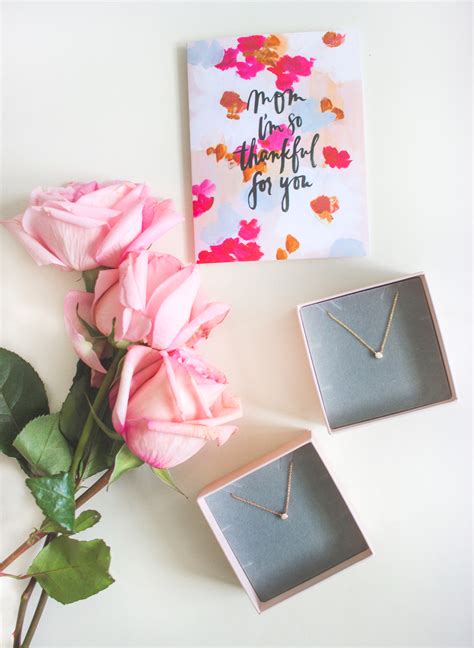 Wedding Blogger - LivvyLand | Austin Fashion and Style Blogger