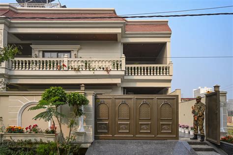 European-style interiors, 7000-sq-ft home, Gucci & Prada bags – arrest ...