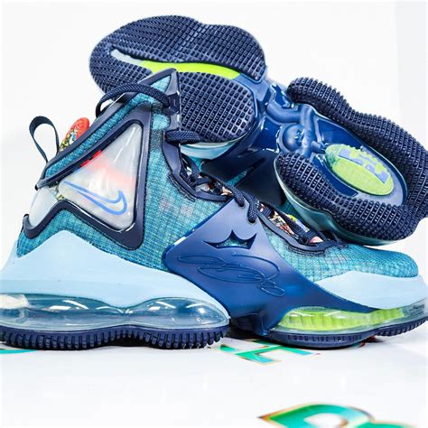 Lebrons Shoes Blue