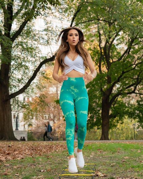 Top deportivo y leggins: Yanet García deslumbró al mostrar su esbelta figura en plena sesión de ...