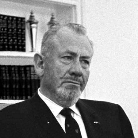 Amazon.in: John Steinbeck: books, biography, latest update